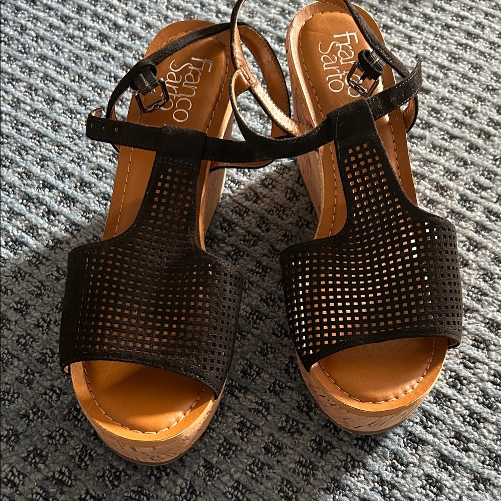 NWT. Franco Sarto Black Platform Sandals